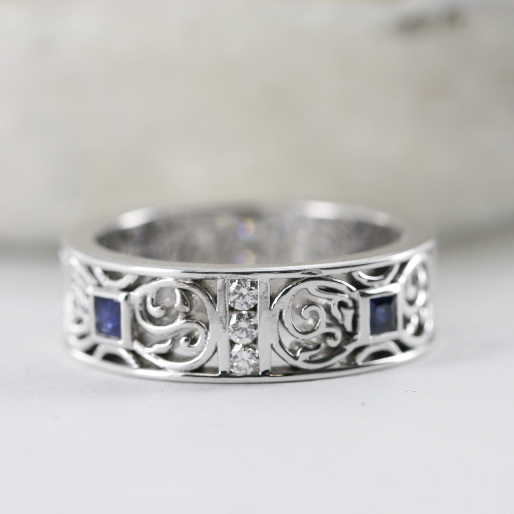 De Love Celtic Knot Blue Sapphire and Diamond Wedding Ring