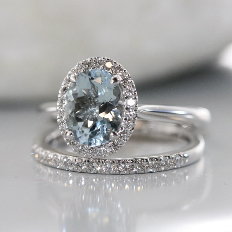 Balance-VS Diamond 9x7 Oval Aquamarine Diamond Halo Engagement Ring